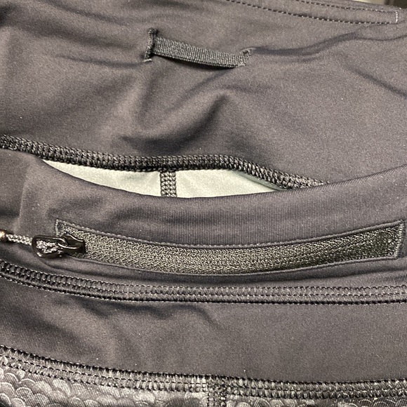 Lululemon Inspire Crop Luxtreme Snakeskin Printed Leggings 6 - Picture 8 of 12